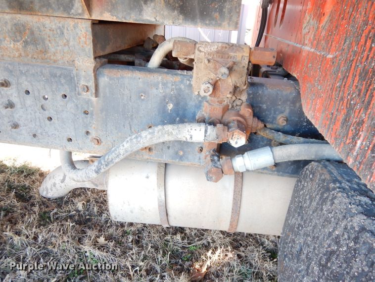 image for item DH8784 1984 International 1754  dump truck