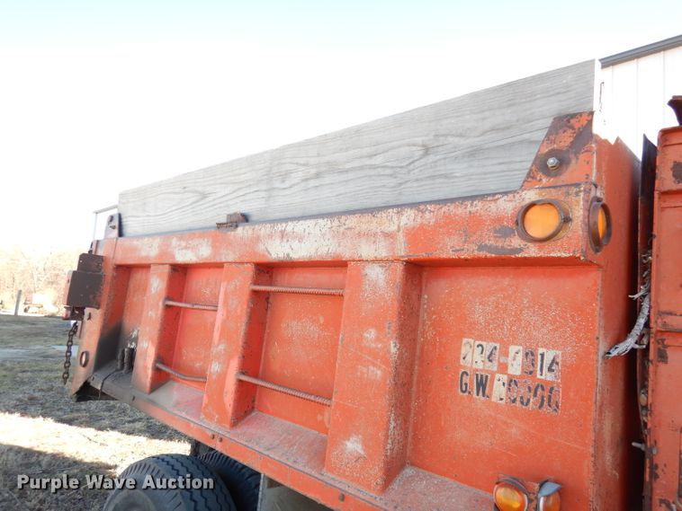 image for item DH8784 1984 International 1754  dump truck