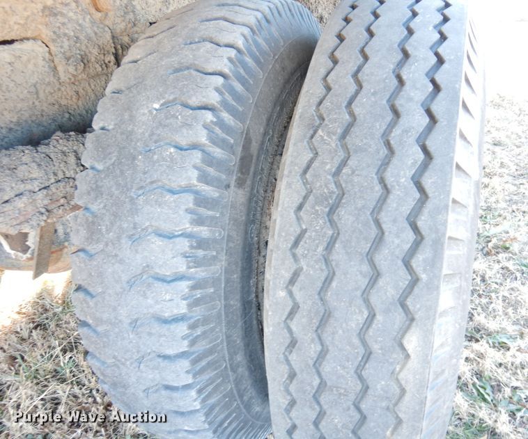 image for item DH8784 1984 International 1754  dump truck