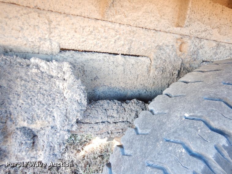 image for item DH8784 1984 International 1754  dump truck