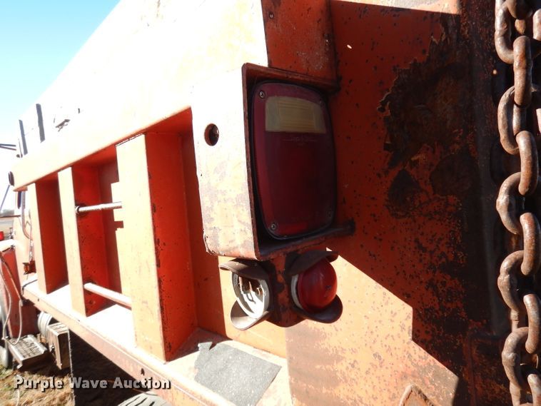 image for item DH8784 1984 International 1754  dump truck