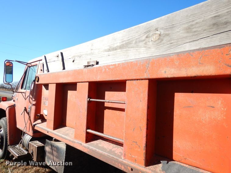 image for item DH8784 1984 International 1754  dump truck