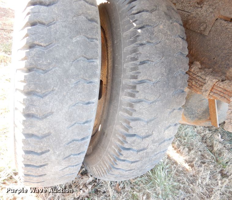 image for item DH8784 1984 International 1754  dump truck