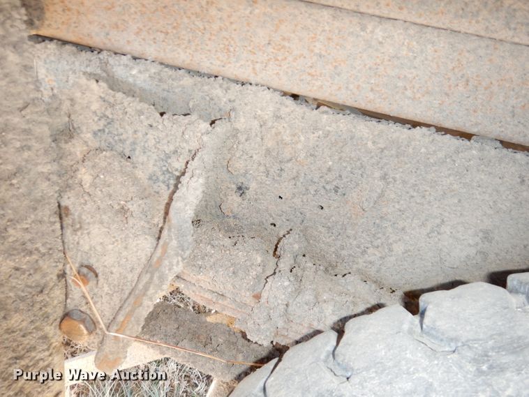 image for item DH8784 1984 International 1754  dump truck