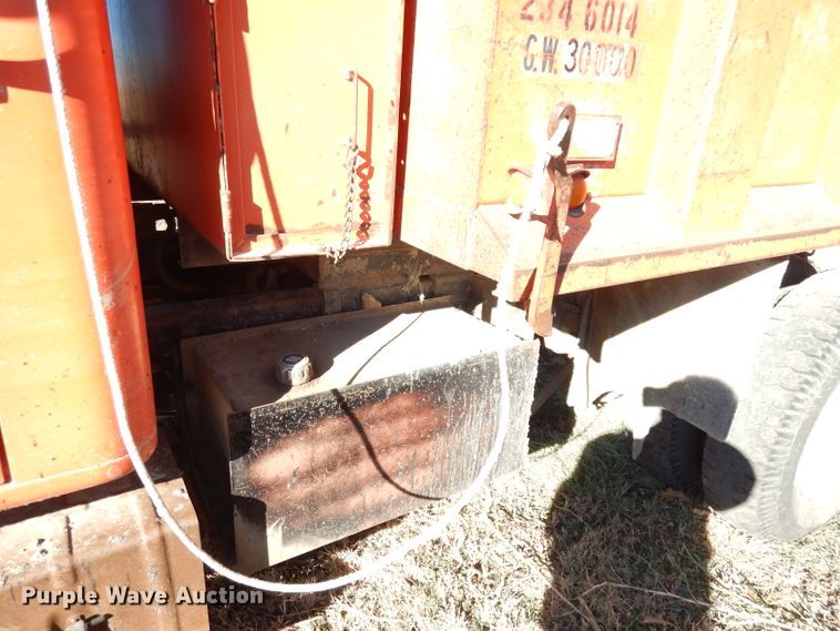 image for item DH8784 1984 International 1754  dump truck