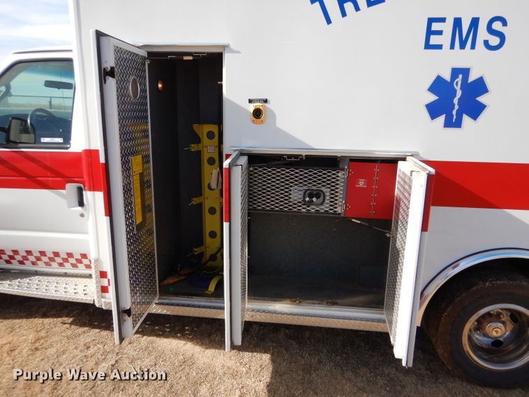 image for item IE9533 2008 Ford E450 Super Duty  ambulance