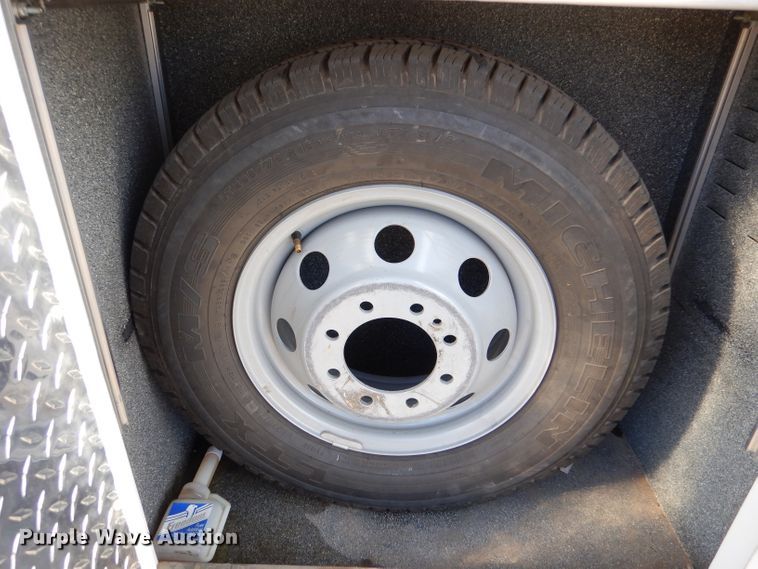 image for item IE9533 2008 Ford E450 Super Duty  ambulance