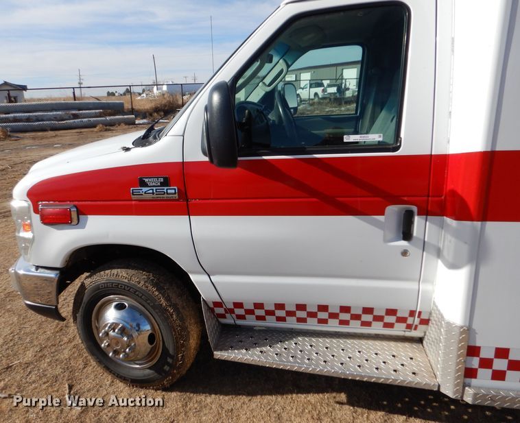 image for item IE9533 2008 Ford E450 Super Duty  ambulance