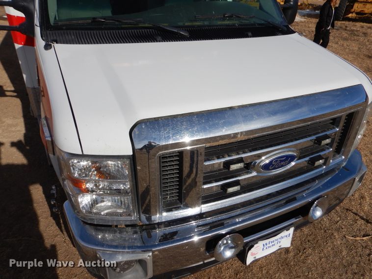 image for item IE9533 2008 Ford E450 Super Duty  ambulance