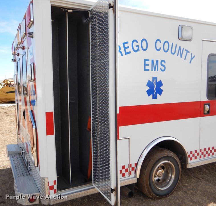 image for item IE9533 2008 Ford E450 Super Duty  ambulance