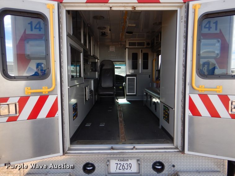 image for item IE9533 2008 Ford E450 Super Duty  ambulance