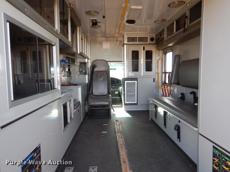 image for item IE9533 2008 Ford E450 Super Duty  ambulance