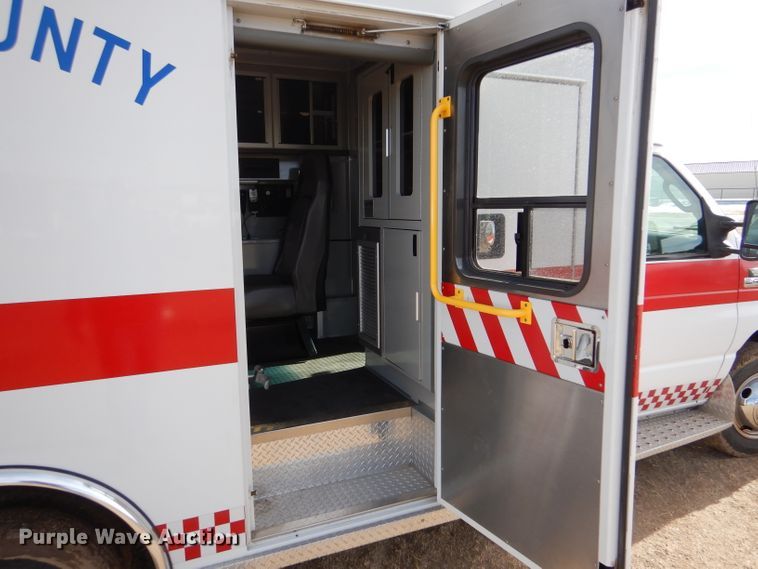 image for item IE9533 2008 Ford E450 Super Duty  ambulance