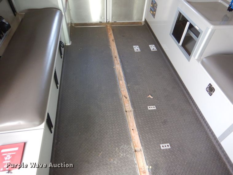 image for item IE9533 2008 Ford E450 Super Duty  ambulance