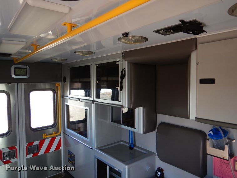 image for item IE9533 2008 Ford E450 Super Duty  ambulance