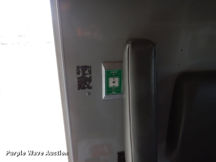 image for item IE9533 2008 Ford E450 Super Duty  ambulance