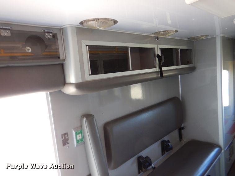 image for item IE9533 2008 Ford E450 Super Duty  ambulance