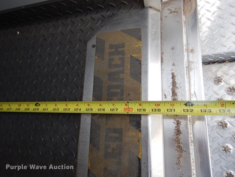 image for item IE9533 2008 Ford E450 Super Duty  ambulance