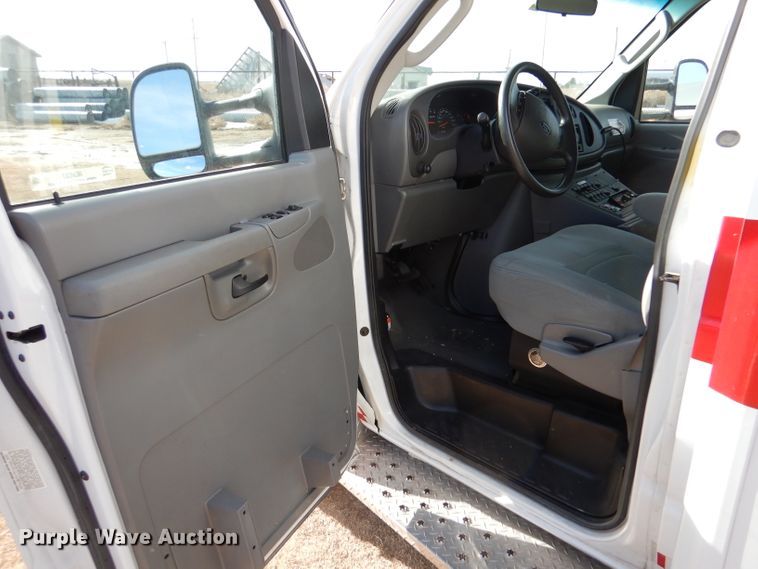 image for item IE9533 2008 Ford E450 Super Duty  ambulance