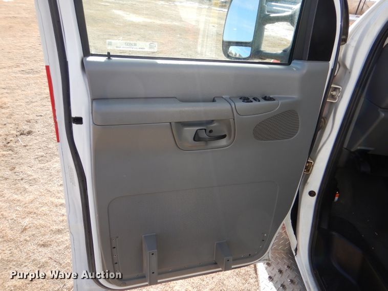 image for item IE9533 2008 Ford E450 Super Duty  ambulance