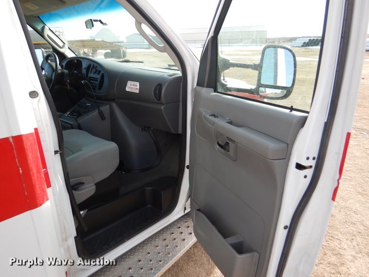 image for item IE9533 2008 Ford E450 Super Duty  ambulance