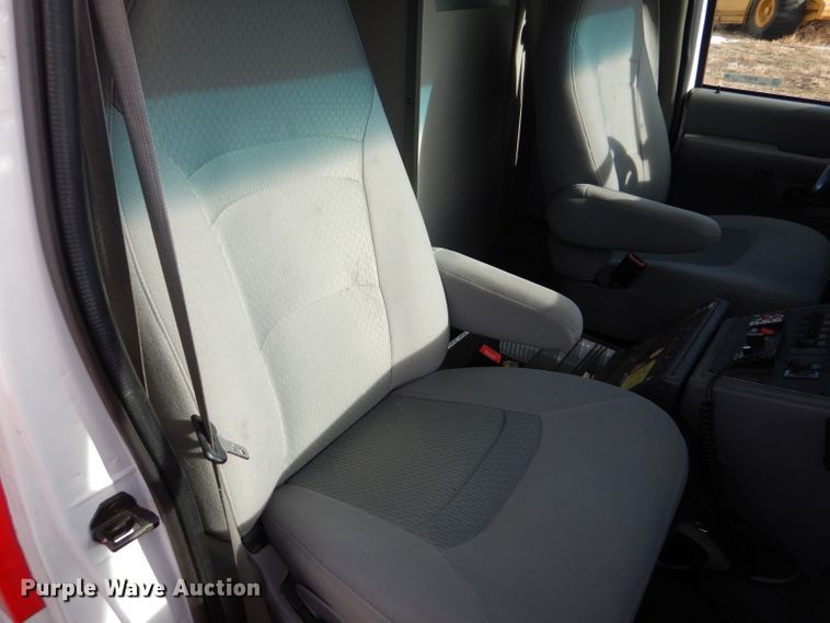 image for item IE9533 2008 Ford E450 Super Duty  ambulance