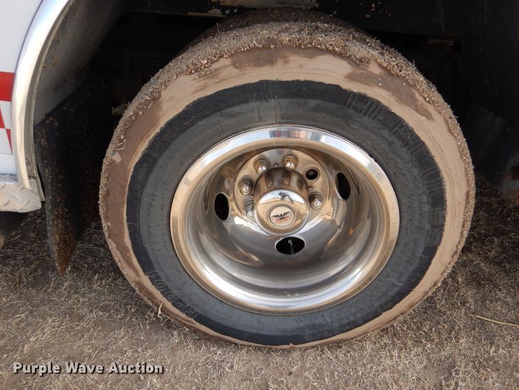 image for item IE9533 2008 Ford E450 Super Duty  ambulance