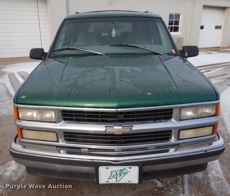 image for item IE9534 1999 Chevrolet Suburban C1500  SUV