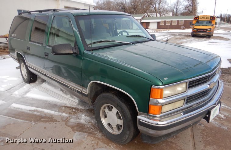 image for item IE9534 1999 Chevrolet Suburban C1500  SUV