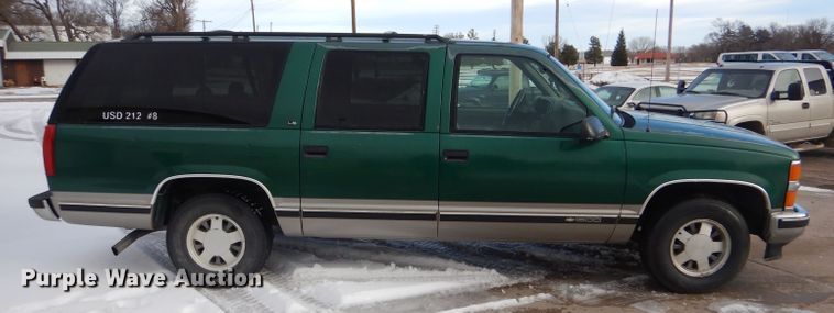 image for item IE9534 1999 Chevrolet Suburban C1500  SUV