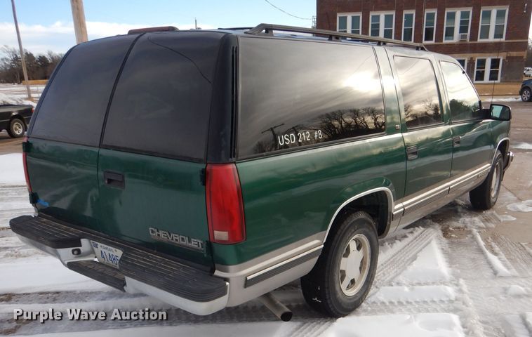 image for item IE9534 1999 Chevrolet Suburban C1500  SUV
