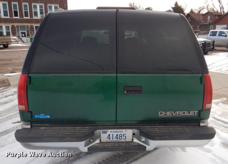 image for item IE9534 1999 Chevrolet Suburban C1500  SUV