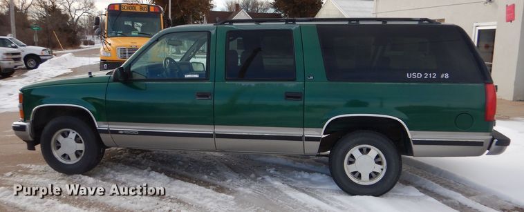 image for item IE9534 1999 Chevrolet Suburban C1500  SUV