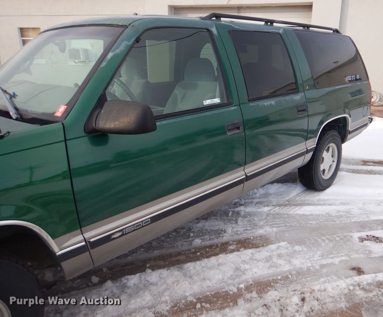 image for item IE9534 1999 Chevrolet Suburban C1500  SUV