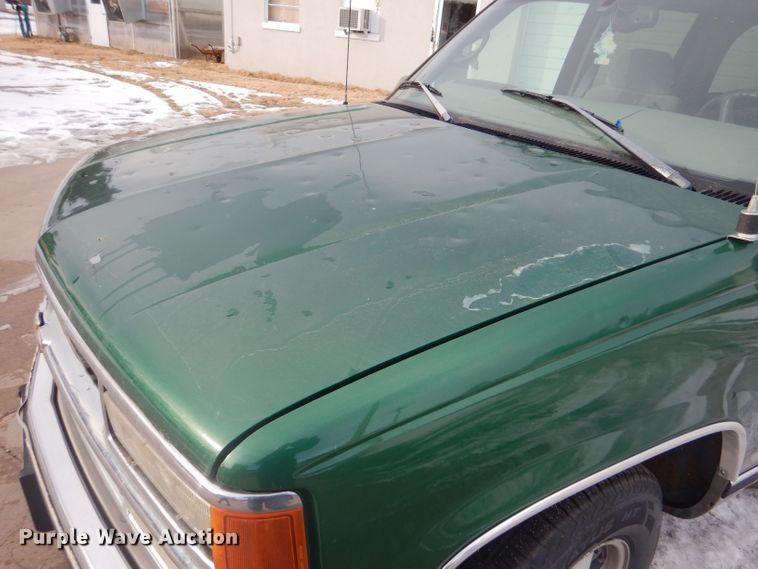 image for item IE9534 1999 Chevrolet Suburban C1500  SUV