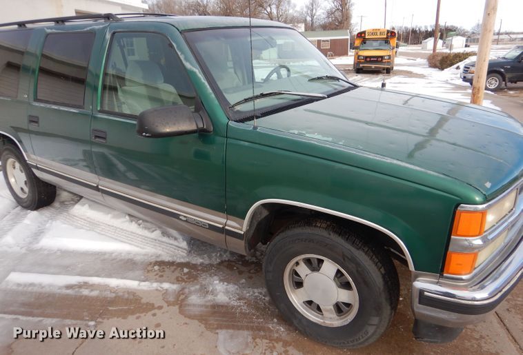 image for item IE9534 1999 Chevrolet Suburban C1500  SUV