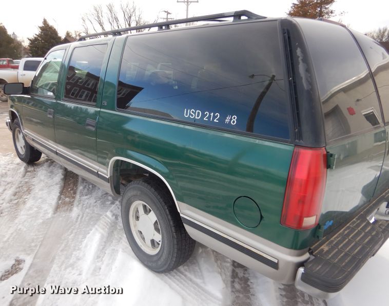 image for item IE9534 1999 Chevrolet Suburban C1500  SUV
