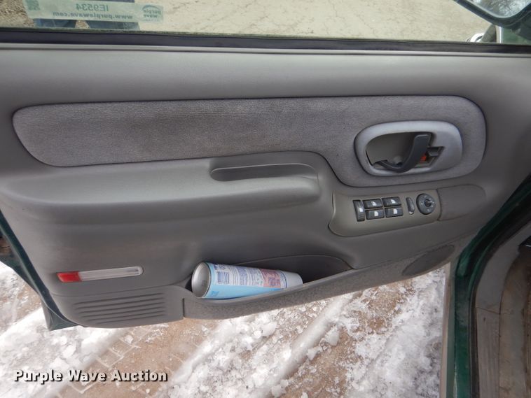 image for item IE9534 1999 Chevrolet Suburban C1500  SUV