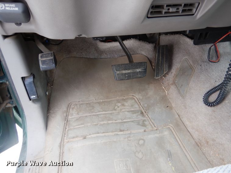 image for item IE9534 1999 Chevrolet Suburban C1500  SUV