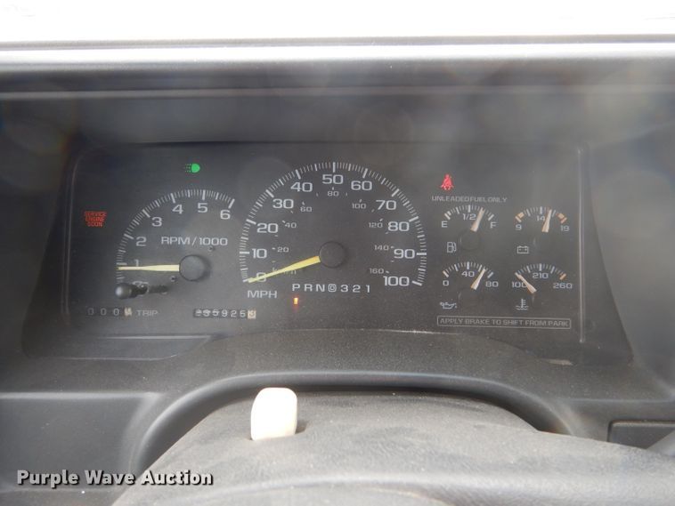 image for item IE9534 1999 Chevrolet Suburban C1500  SUV