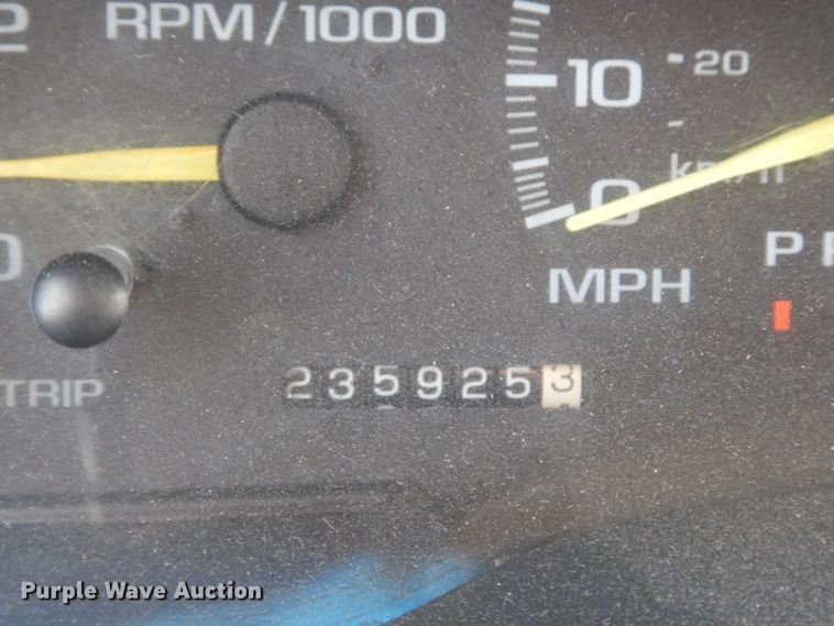 image for item IE9534 1999 Chevrolet Suburban C1500  SUV