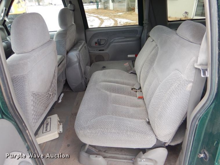image for item IE9534 1999 Chevrolet Suburban C1500  SUV