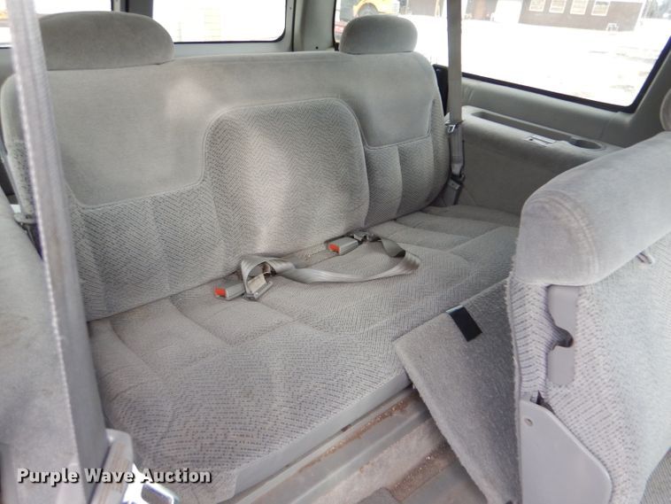 image for item IE9534 1999 Chevrolet Suburban C1500  SUV