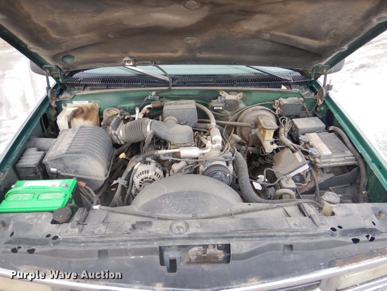 image for item IE9534 1999 Chevrolet Suburban C1500  SUV