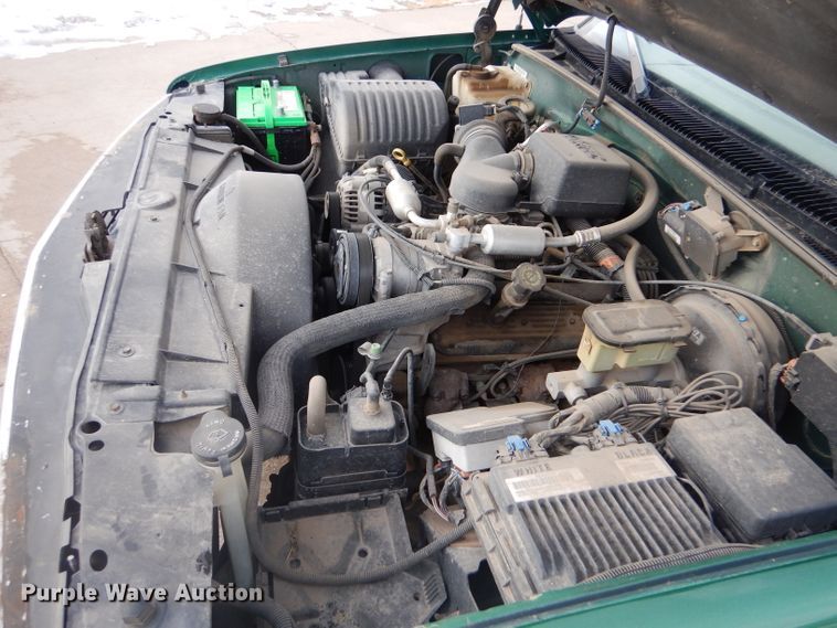 image for item IE9534 1999 Chevrolet Suburban C1500  SUV