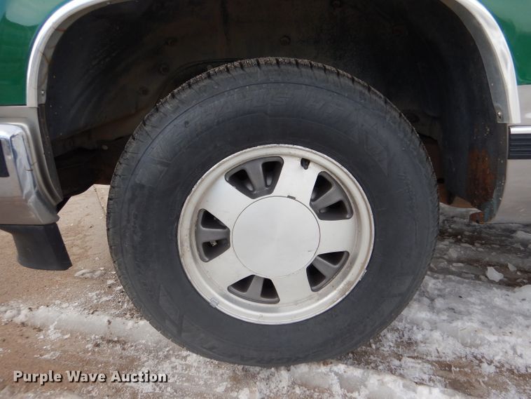 image for item IE9534 1999 Chevrolet Suburban C1500  SUV