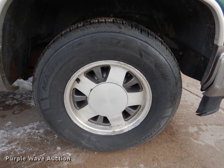 image for item IE9534 1999 Chevrolet Suburban C1500  SUV