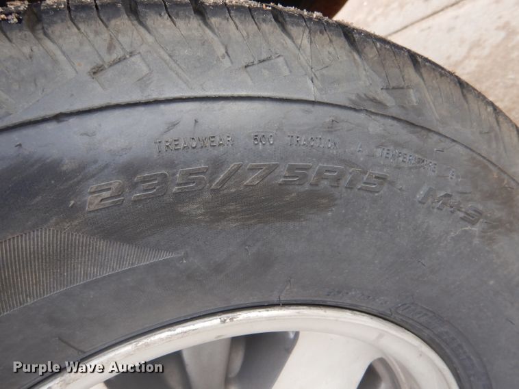 image for item IE9534 1999 Chevrolet Suburban C1500  SUV