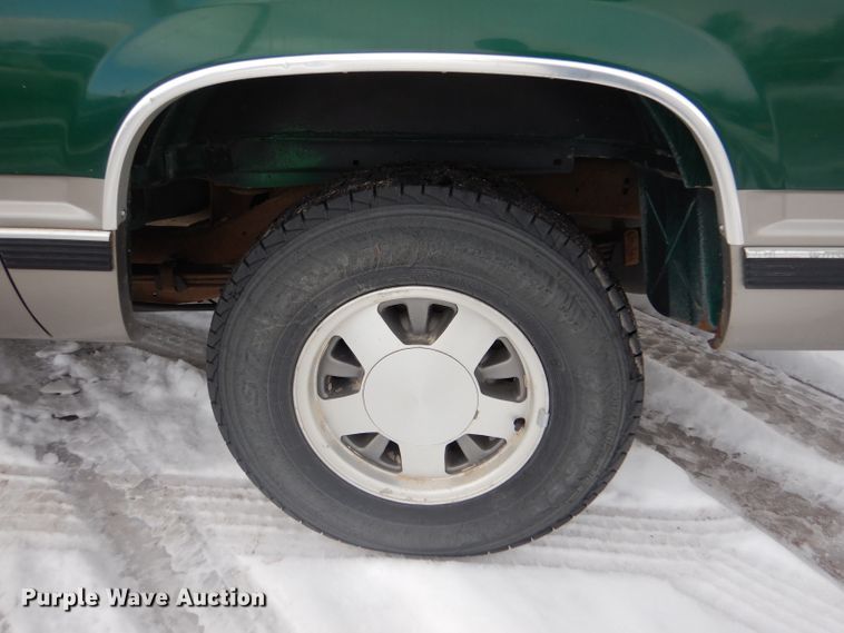 image for item IE9534 1999 Chevrolet Suburban C1500  SUV