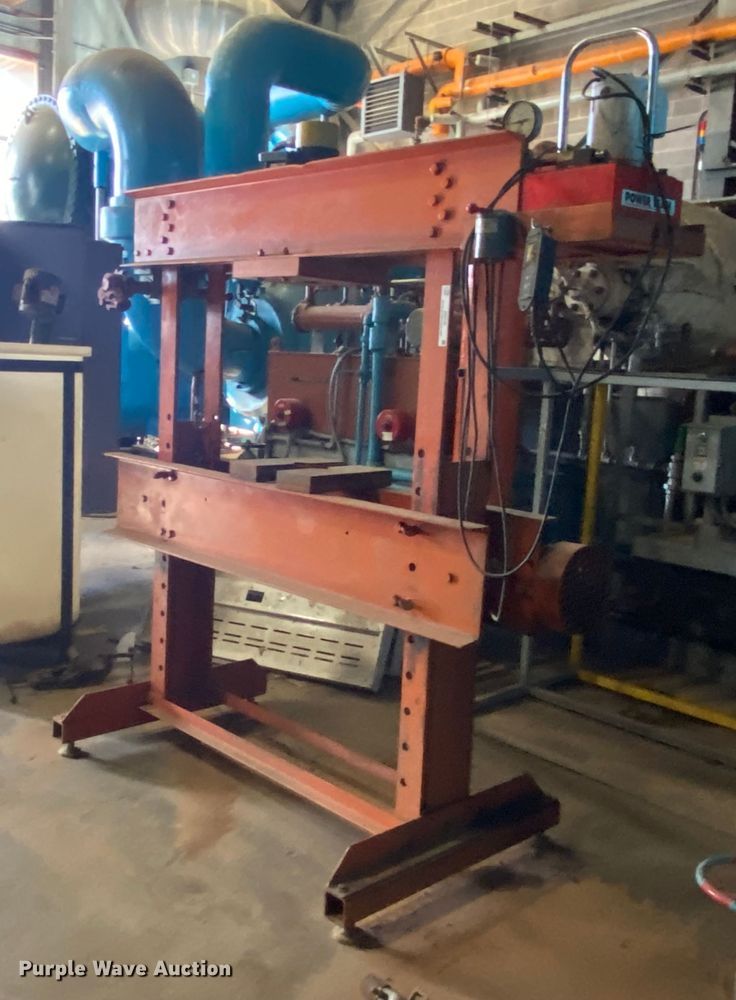 image for item IG9528 Hydraulic press
